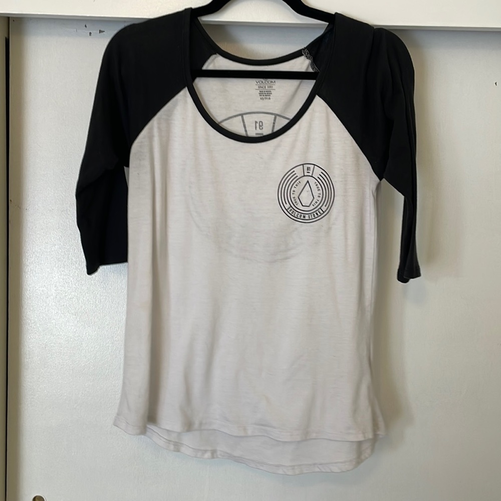 Volcom half-sleeve baseball style shirt. XS